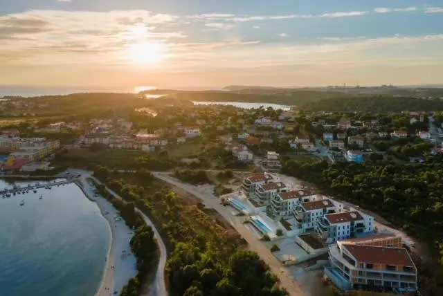 Luxury Anto With Sea View And Balcony * 반졸레