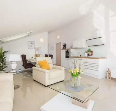 Luxury Anto With Sea View And Balcony *