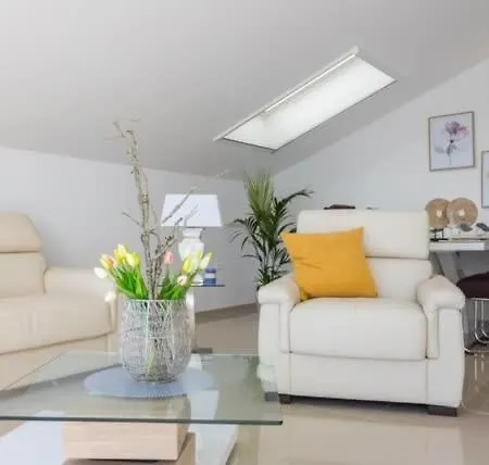 Luxury Anto With Sea View And Balcony Apartment *