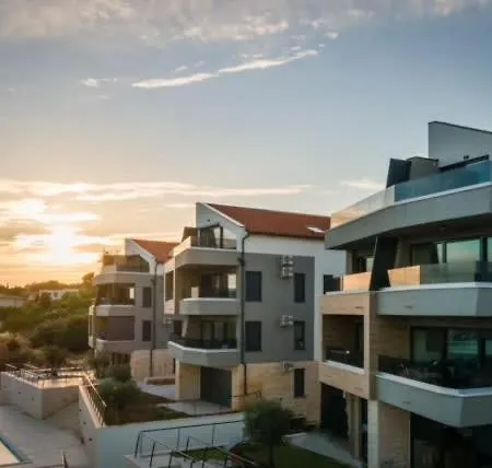 Luxury Anto With Sea View And Balcony Apartment
